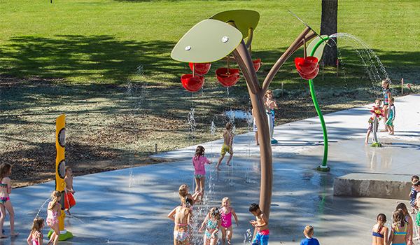 Custom splash pad apple berried attractions