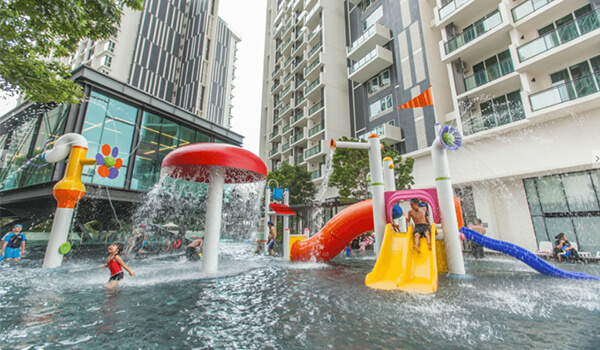 swimming pool splash pad