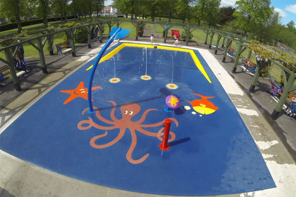 Whale splash pad